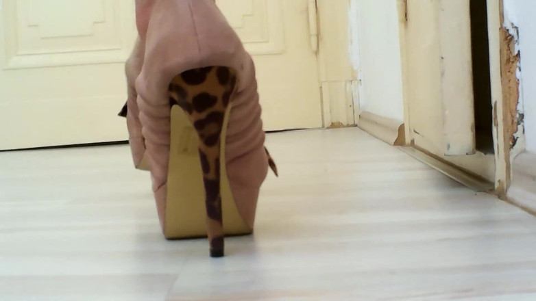 Solo Austria: Shoe play 29