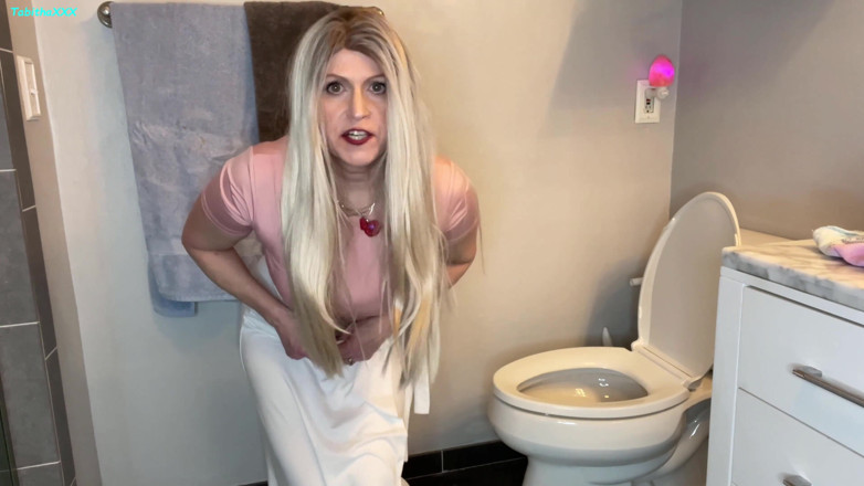 TabithaXXX: You can watch me dress pee pantyhose