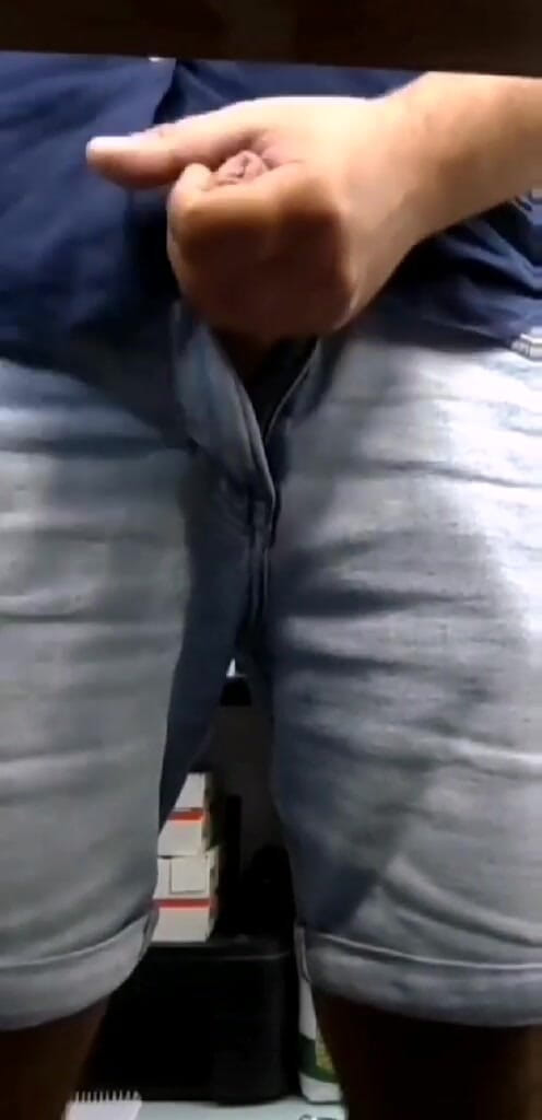 Jekitojj: Risky Handjob at Work