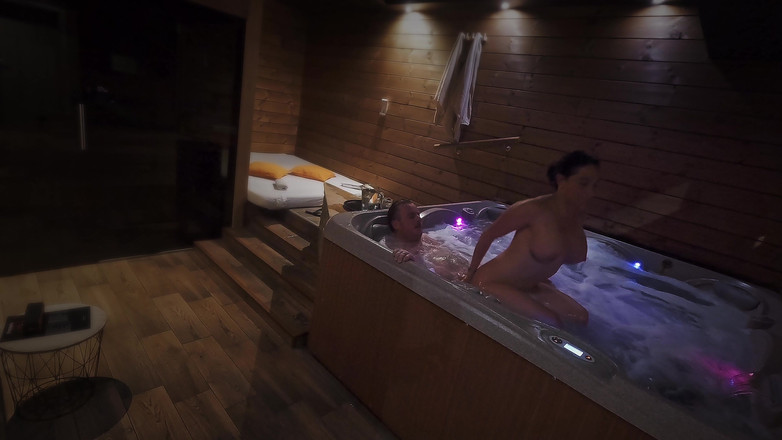 DedeDeville: Žhavý sex zdarma s baculatou milfkou Dadou Deville