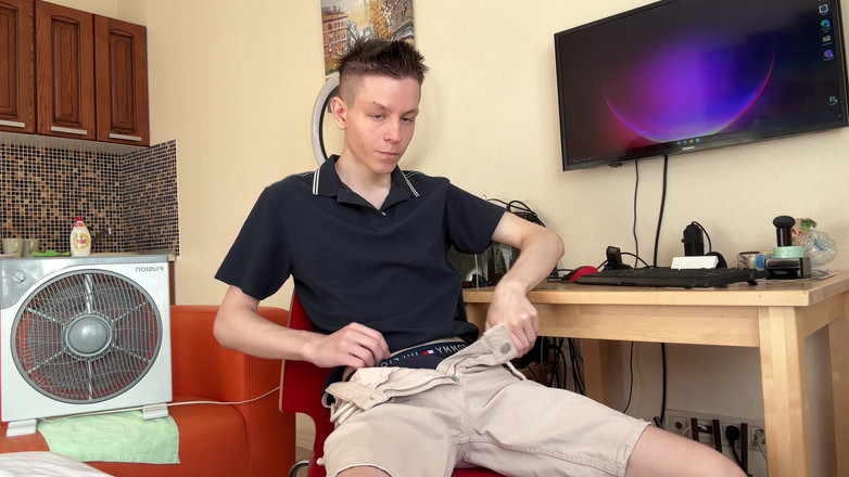 Morflot24: リモートワーカーのエフゲニーがコンピューターに向かってオナニーしていることをご存知ですか?