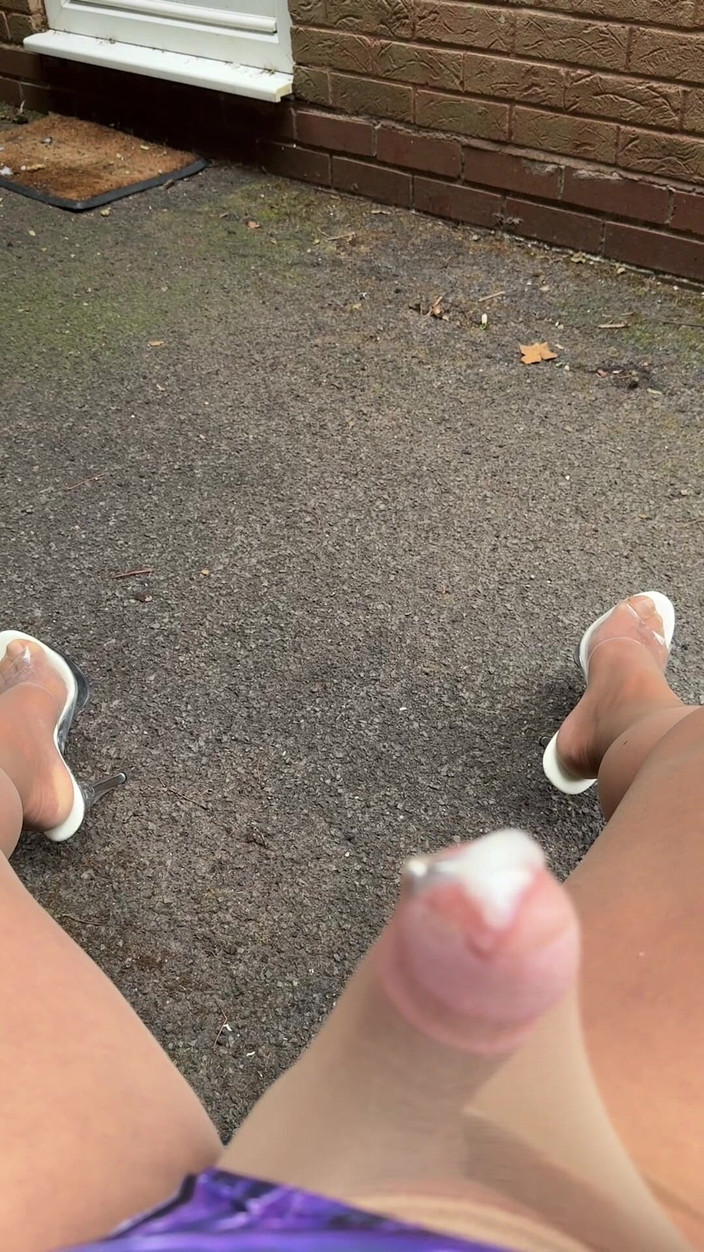 Kellycd2022: 穿着紫色紧身连裤袜和高跟鞋的性感 Crossdresser Kellycd2022