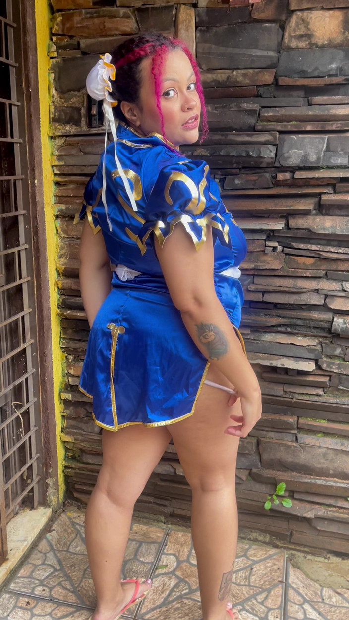 Cutiepiie Chubby: Esibizionismo cosplay della bbw chun-li in giardino