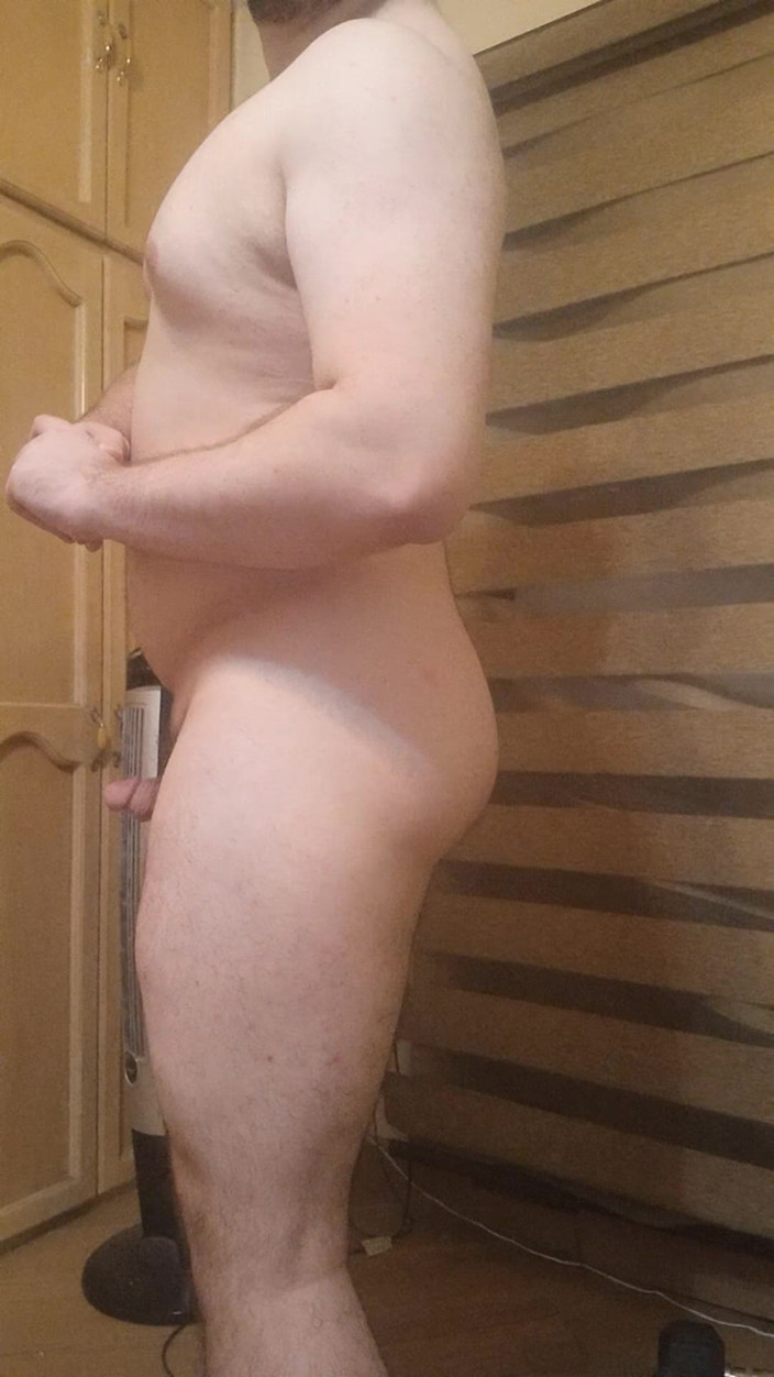 Himbo_Fox: 筋肉質な男がコマンドーに変身し、見せびらかす