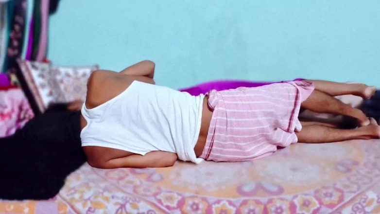Amina begum: Indianca Desi Bhabhi se distrează cu cumnatul