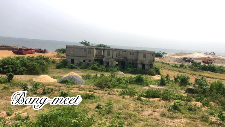 Bang-meet: Eu encontro um estranho no meu prédio descompletado