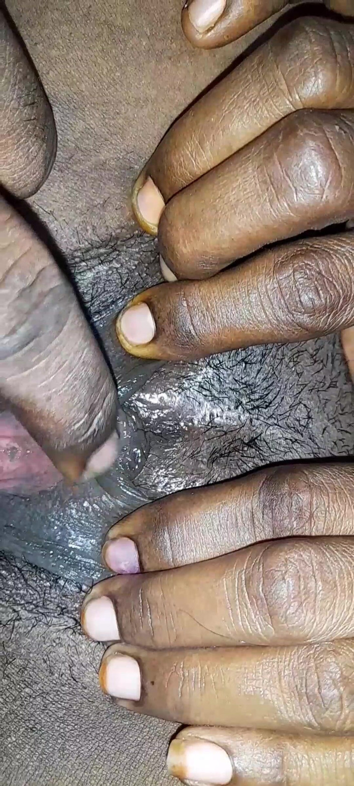 Desisouthcpl: 老公在我家出轨做爱，非常努力地操我的阴户，我的大胸部精油按摩我的大屁股，非常热辣