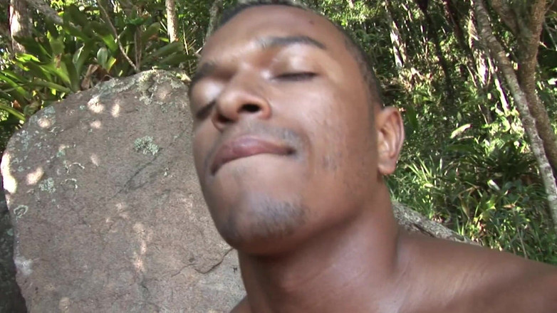 Gay X: 深いアナルで自然の中でよく過ごした一日!