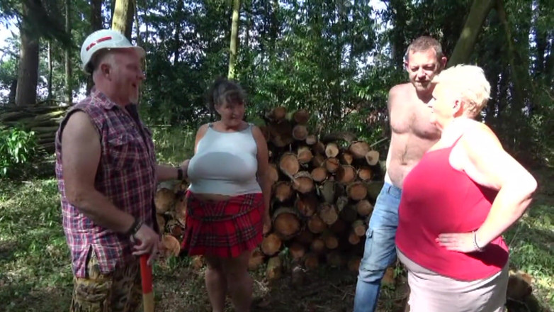 Uk Joolz: Joolz and Bustykim with the Lumberjacks