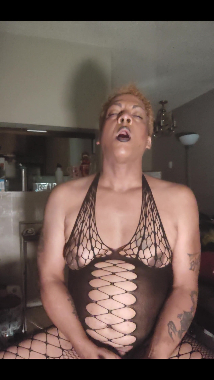 KNKY Bee: Sudah tentu batang awek saya berfungsi dan saya menggunakannya.