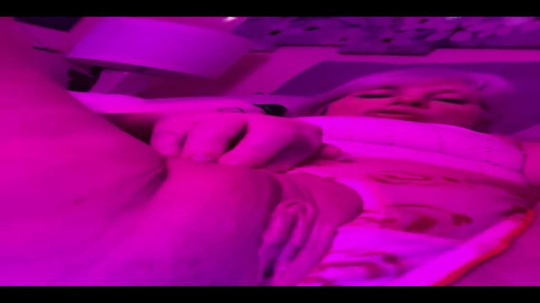 PaintedRose: ¿De quién es este coño? Es mío pero ¿puedo compartirlo contigo...