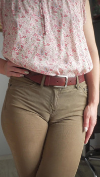 Safada colega mostrando buceta de Wedgie