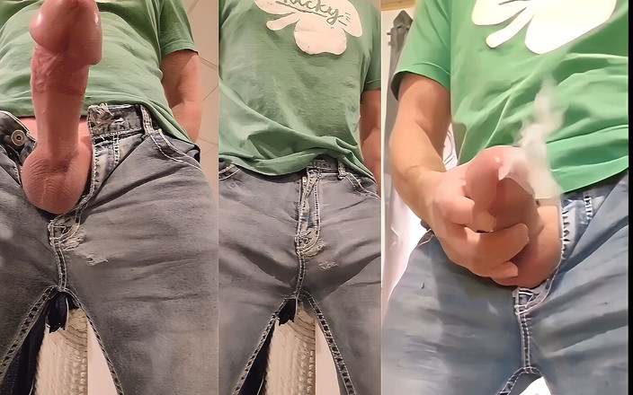 Biggyshots: 膝立ちでご主人様の巨根と大射精をご奉仕