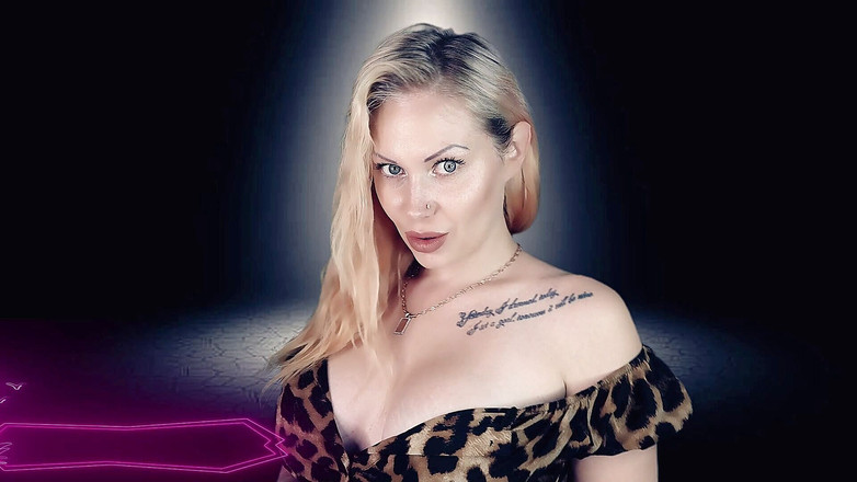 Goddess Misha Goldy: Я возьму все твои финансы, пока я курю!