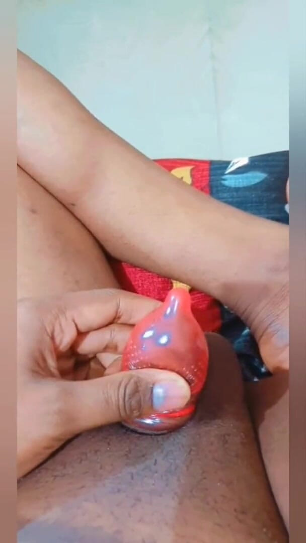 Sissy Slut Simran: Con cặc nhỏ bé cố gắng xuất tinh