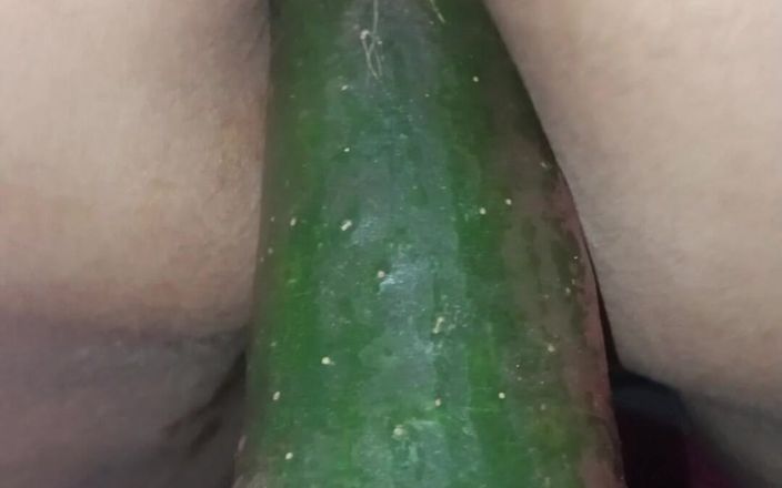 Couple sex nasty: Hot Moroccan Wife Playing with a Cucumber and Lovense