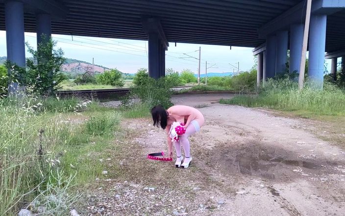 Za Za: Sklavin tih ist unter der brücke nackt