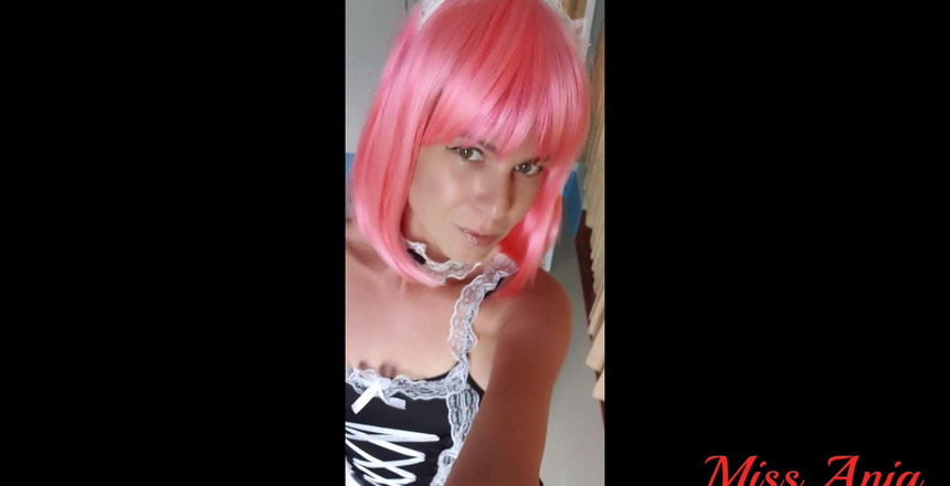 MissAnja_FH: Шаловливая шлюховатая горничная хочет подчистить твой член, ты позволила бы ей?