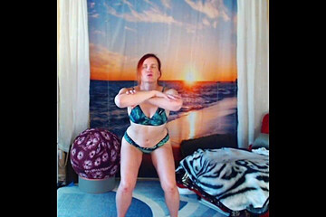 Aurora Willows: Приседания на стене, ноги, приседания сегодня