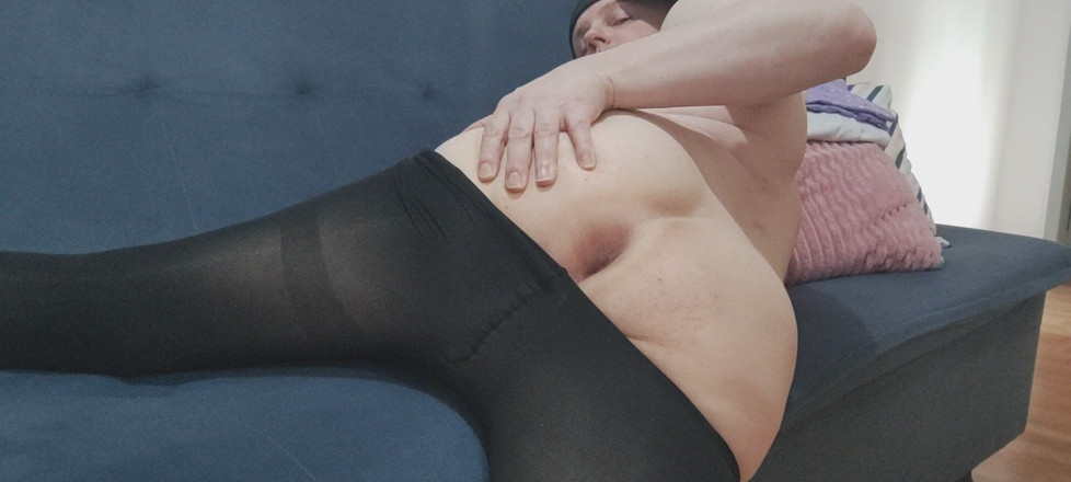 passive white guy: Membuka Pantat Saya Di Sofa Untuk Awak Makan