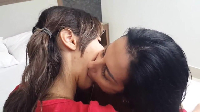 FetishKing: Hot Lesbian Sexy Kisses MILF Vs Young Babe