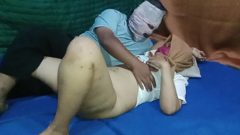 Babang endut: Indonésia, a buceta da minha madrasta pedindo para lamber e...