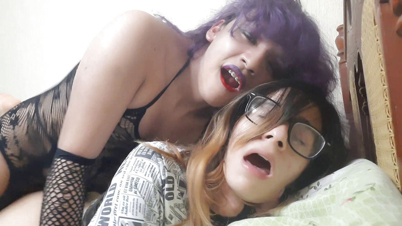 Crystal Phoenix: Tvrdě šukám s roomates ve druhé místnosti