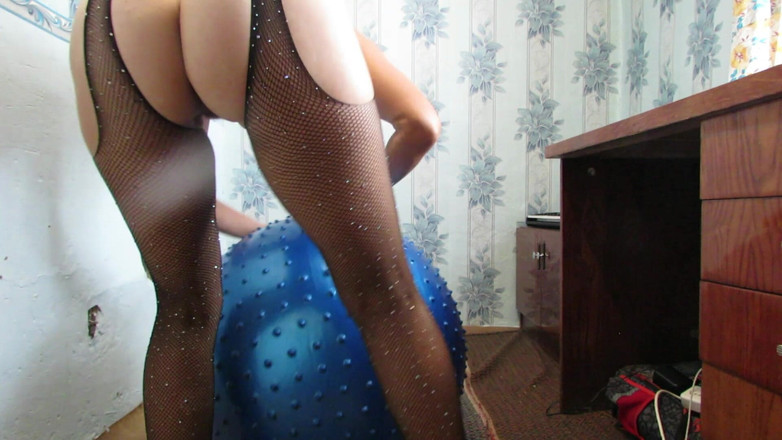 SexyAnka: Ładowanie nagiej mamuśki na piłce