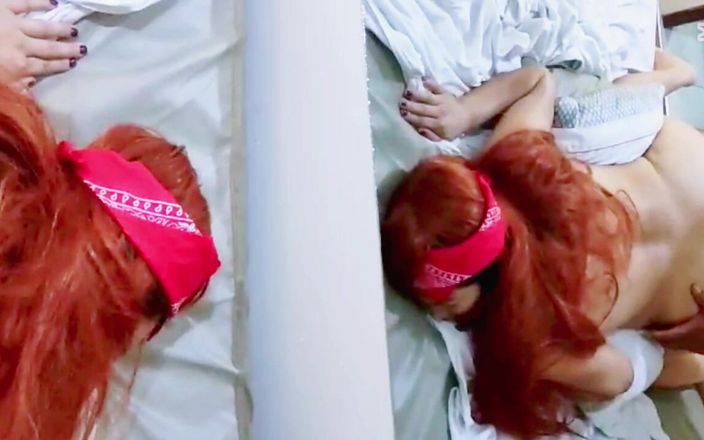 Mar del sexo: Uma latina ruiva com uma bunda grande chupa meu pau