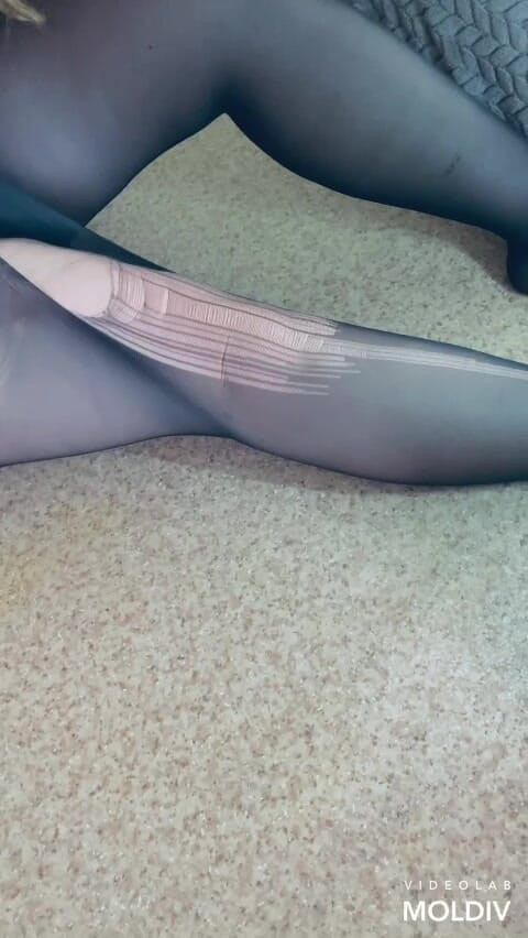 VikkiGeorgia: Külotlu çorap yok ediyor