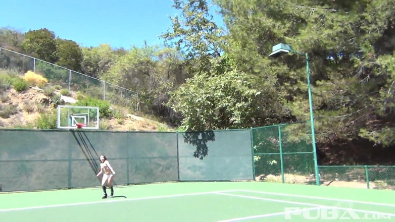 PUBA: Hot babes on the tennis court