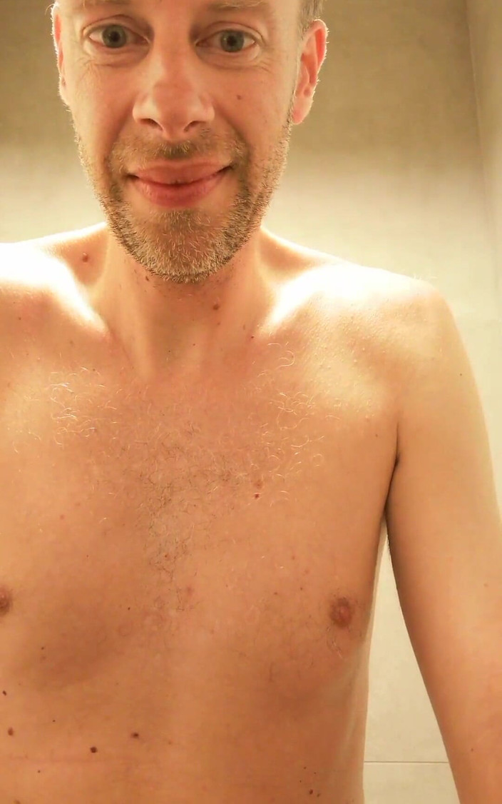 Exhibi gay NL: 撒尿。Exhibi 同性恋 NL