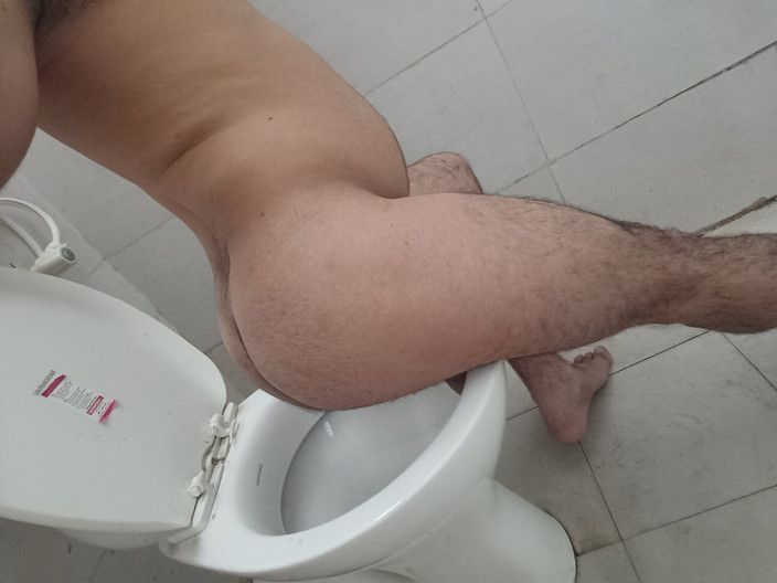 LovedSunsine1990: 안녕하세요 친구, 사무실 화장실에서 완전히 알몸이 됐어.