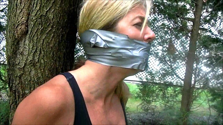 Selfgags classic: Abgeschleppte MILf-joggerin!