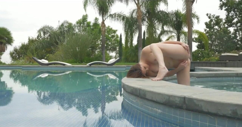 Xtime Network: Fucking sucking in the swimming pool...cum on pussy