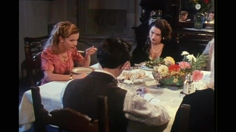 Vintage megastore: Cewek nakal dengan rambut pendek ini lagi asik nyepong kontol...