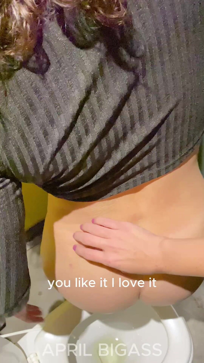 April BigAss: 在阿根廷的街道上撒尿的3P，Mar del Plata，2个妓女一起！！下流婊子