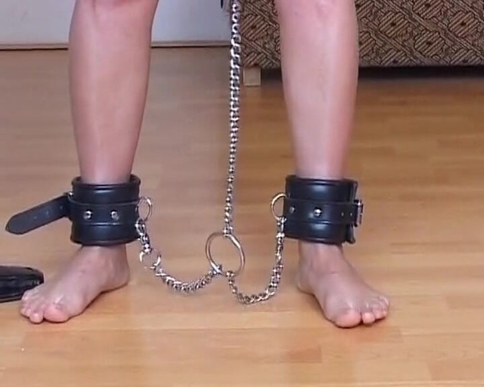 German amateur couples: 被蒙住眼睛的德国荡妇在重口味捆绑SM性爱后被颜射