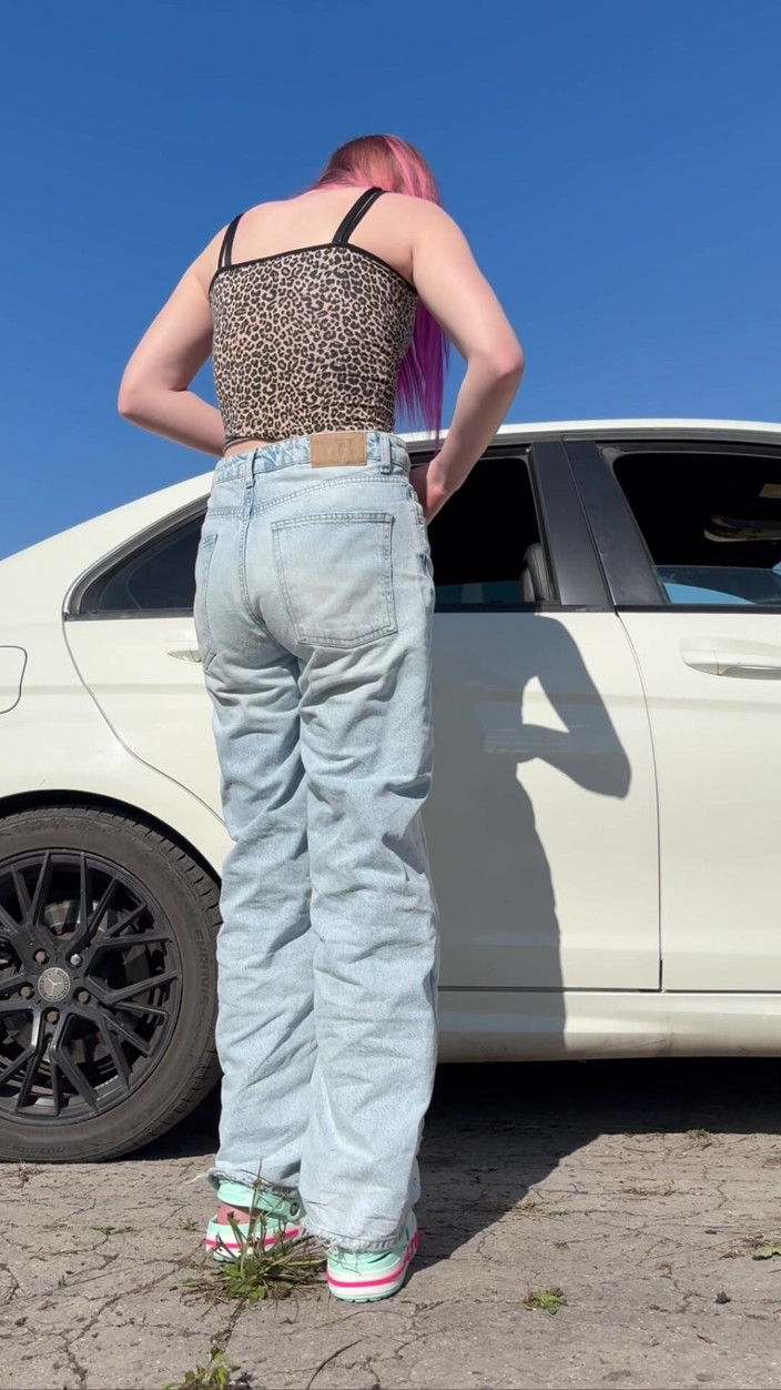 Rina Spank: Spanking in the Car on the Heels and Butt