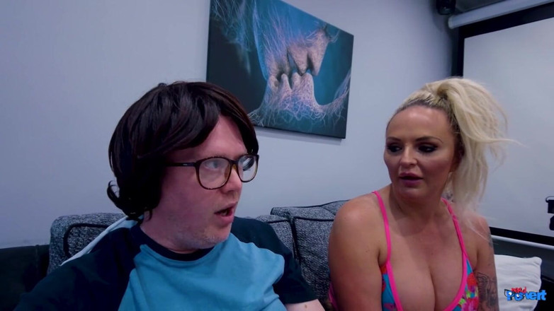 Nerd Pervert: Louise Lee - Guzzles 2 Nerd Cocks