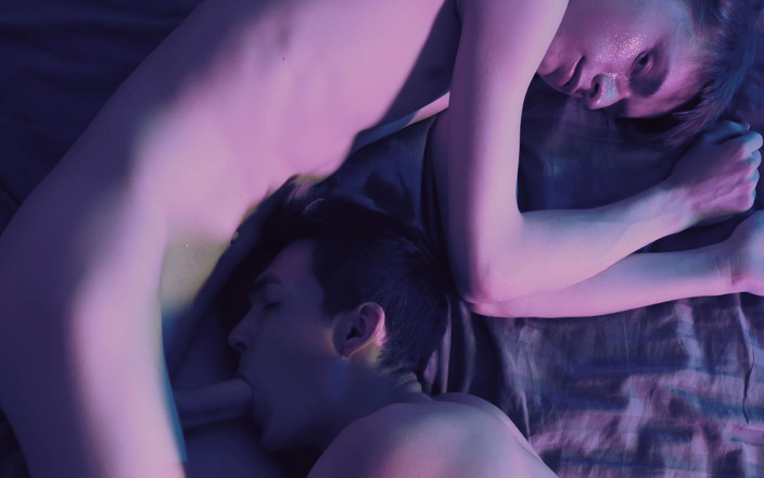 Matty And Aiden: Blowjob petang romantik oleh twinks Matty dan Aiden