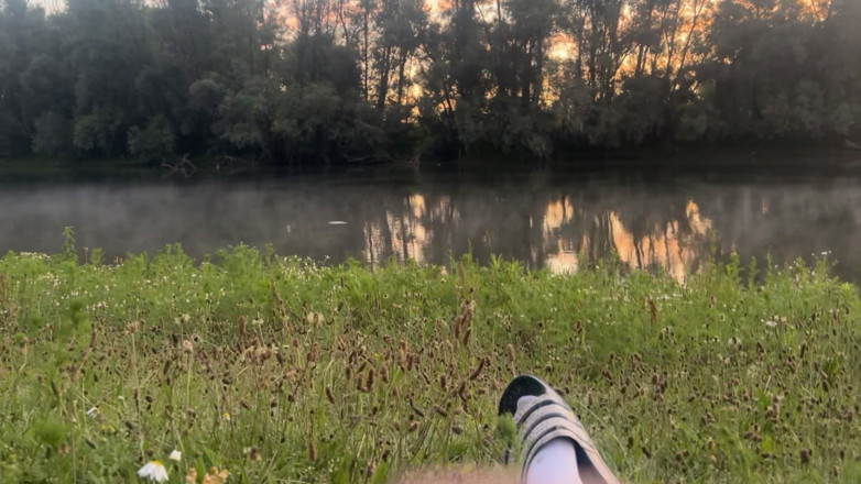 Riskiedik: Playing in the Morning at a Lake