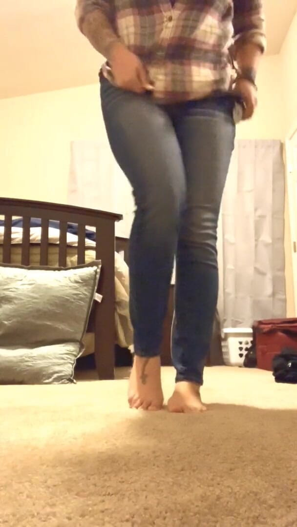 Drea xoxo: Peeing on carpet compilation