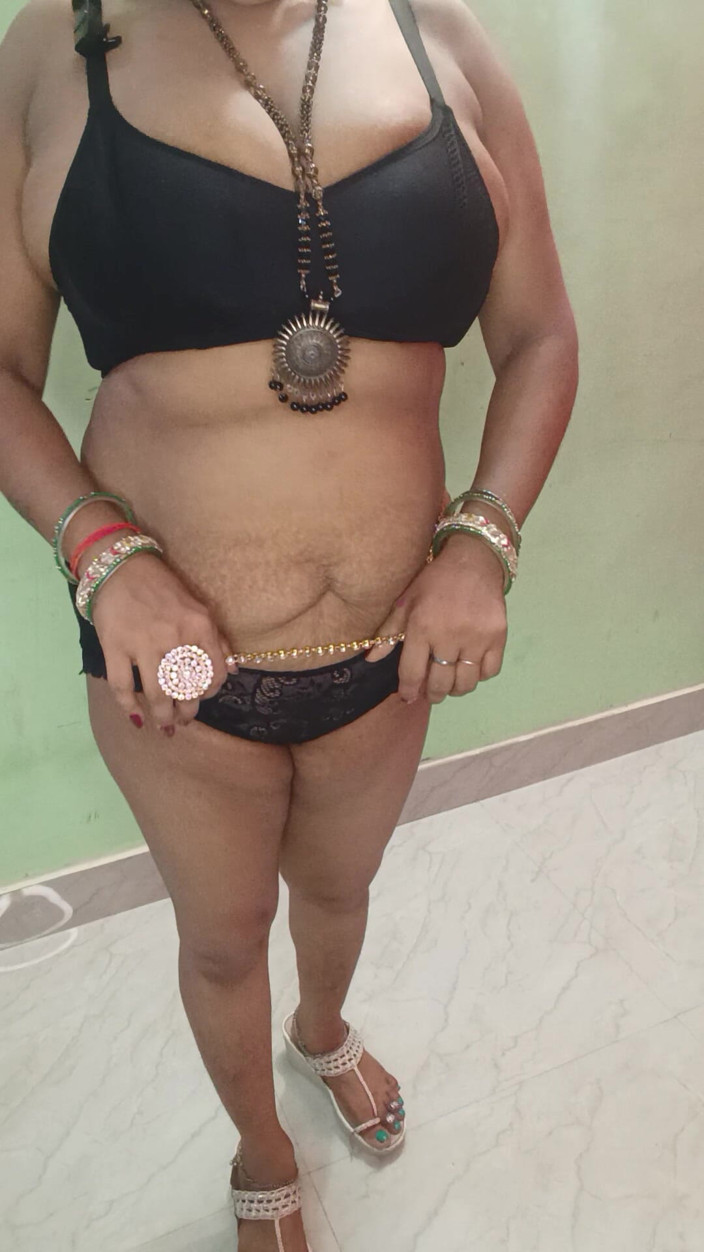 Kavita suman: Bhabhi awek montel India menari dan blaus saree seks jelas...