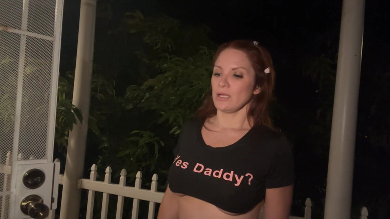 Elise London: Naughty Neighbor Blow Job