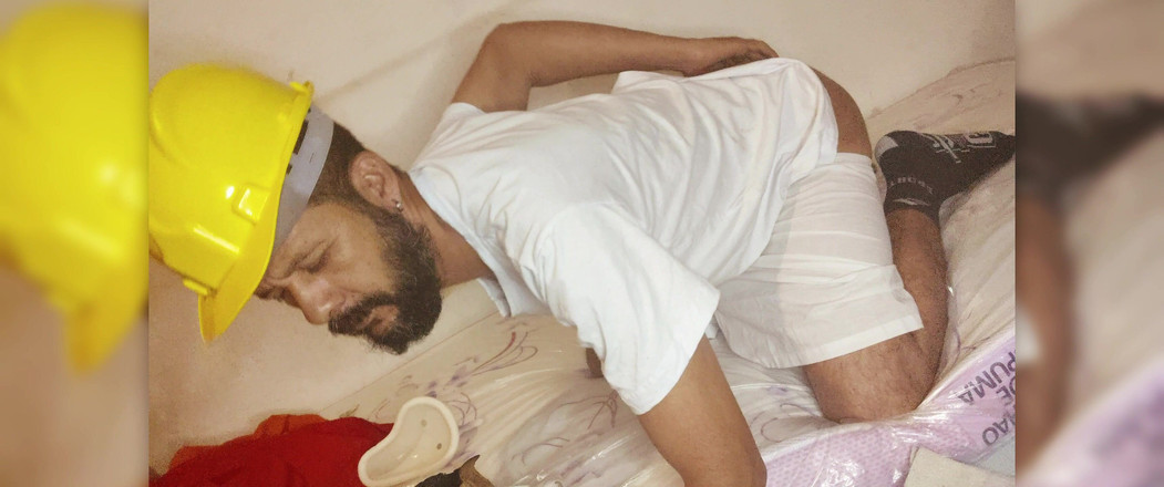 Stink HairyMale: Stříkání na bílé šortky