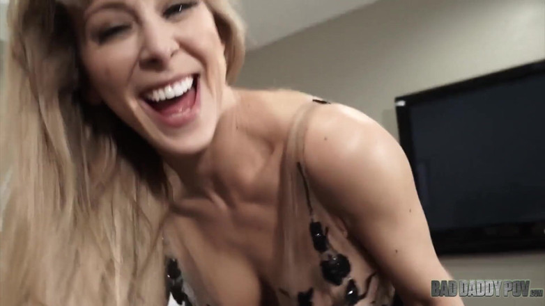 BadStepFamilyPov: Cherie Deville tem sua bunda grande esmagada de seu padrasto