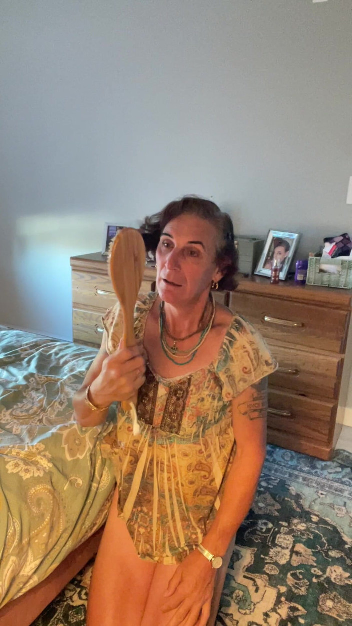 JacquelineV: Hair Brush Reminder