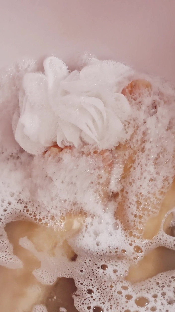Daphnee Lecerf: Rubbing my feet on a bath flower