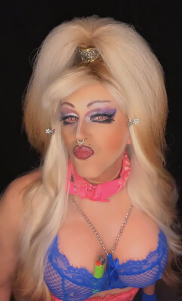 Shelly Robertss: Quickie 10 min dengan Shelly